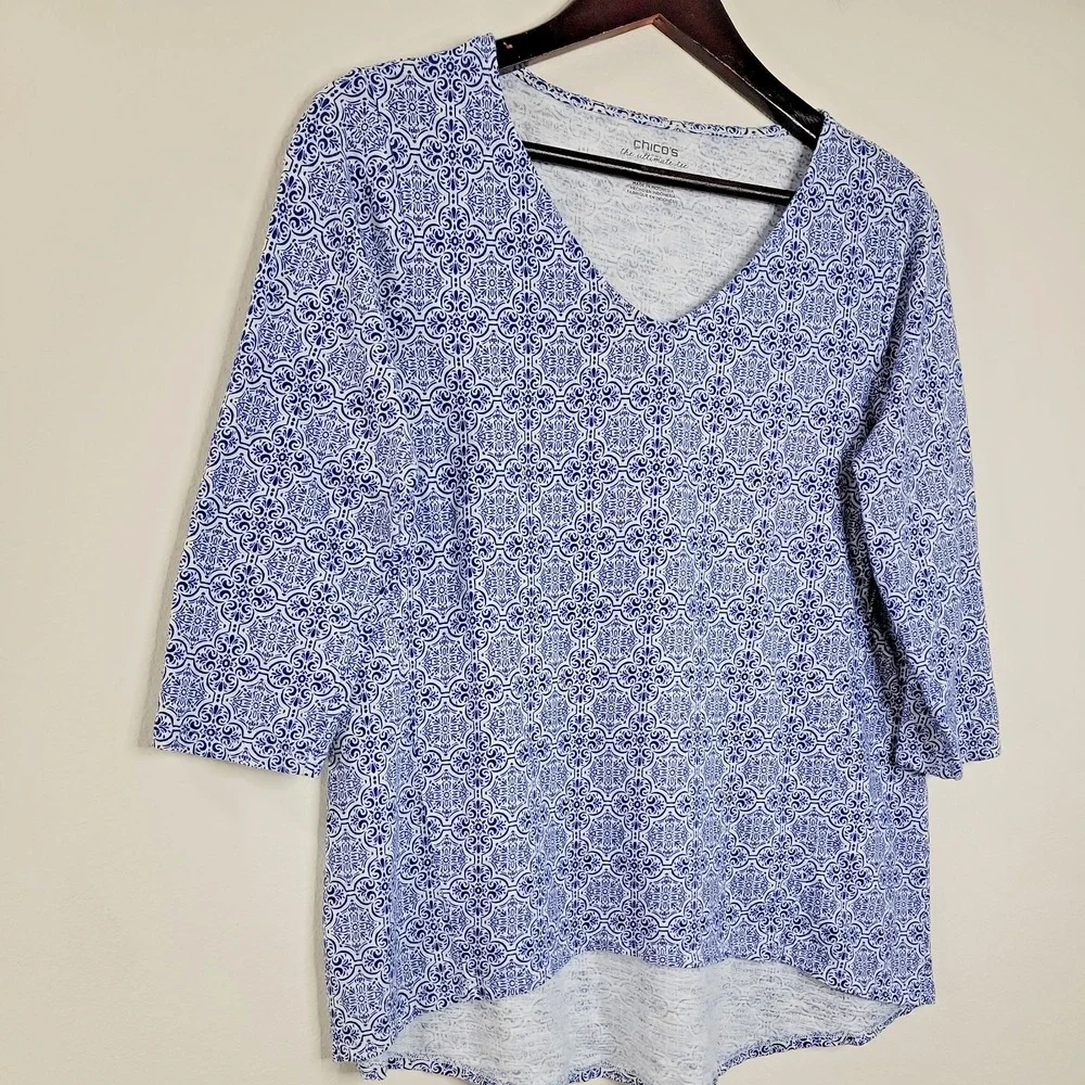 Chicos Womens Ultimate Tee 1 M 8 Blue White Geo Print 3/4 Sleeve V Neck